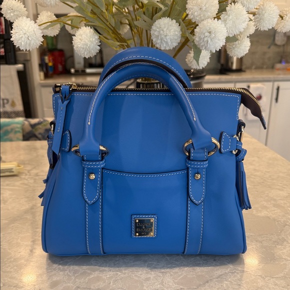 Dooney and Bourke Penrose satchel 30 with pocket - Picture 3 of 13